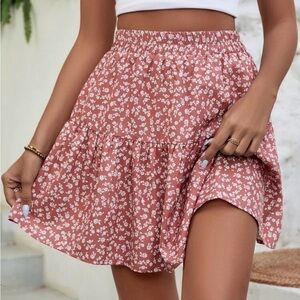 SHEIN Dusty Rose Floral Tiered Mini Skirt